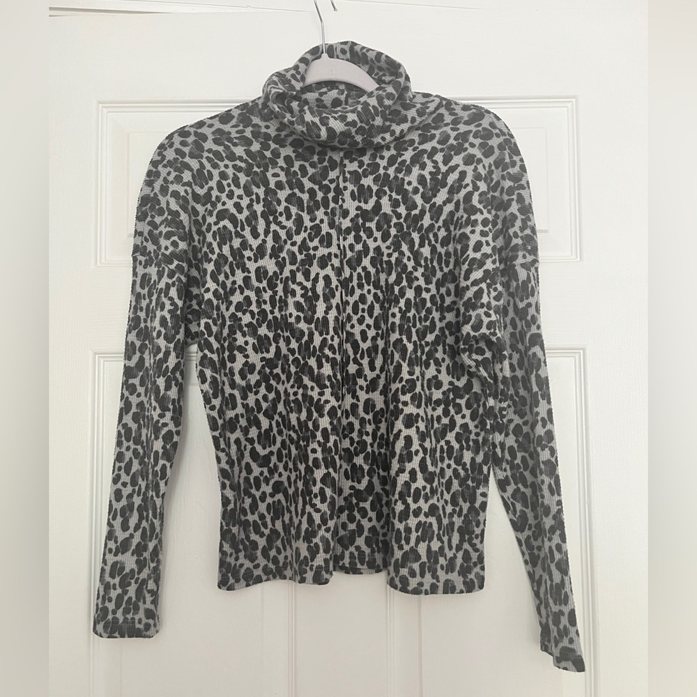 Vince Camuto Leopard Print Super Soft Ribbed turtleneck